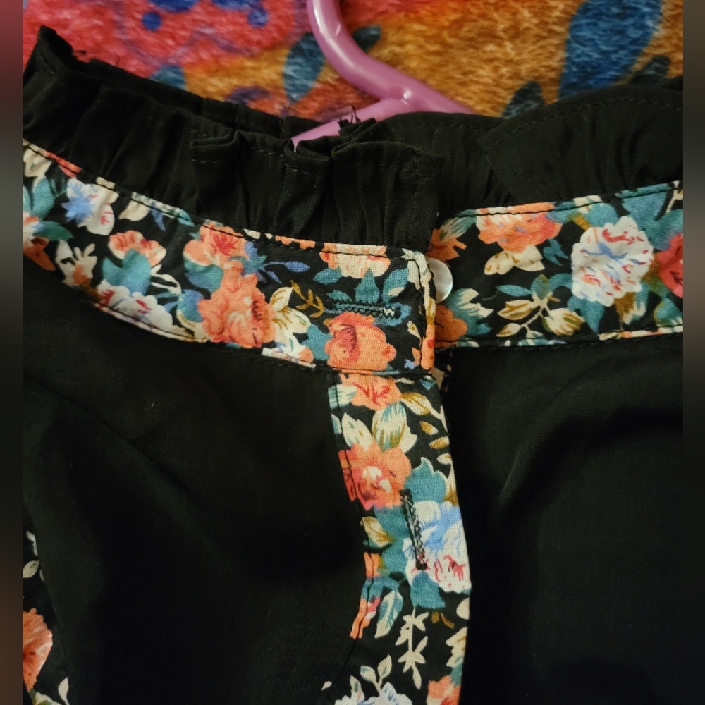 Andree By Unit Blk Button-Up W/ Floral Design, Ru… - image 8